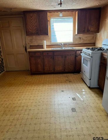 733 Mallory Street, Lindale, TX 75771