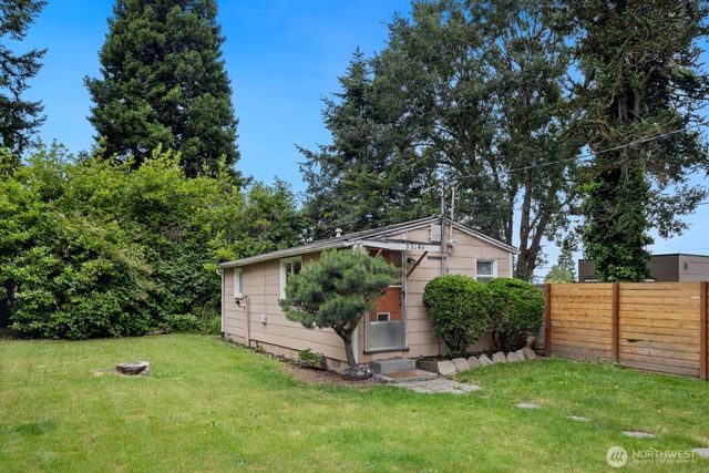 3514 SW 98th St, Seattle, WA 98126