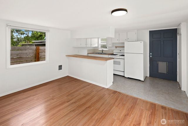 3514 SW 98th St, Seattle, WA 98126