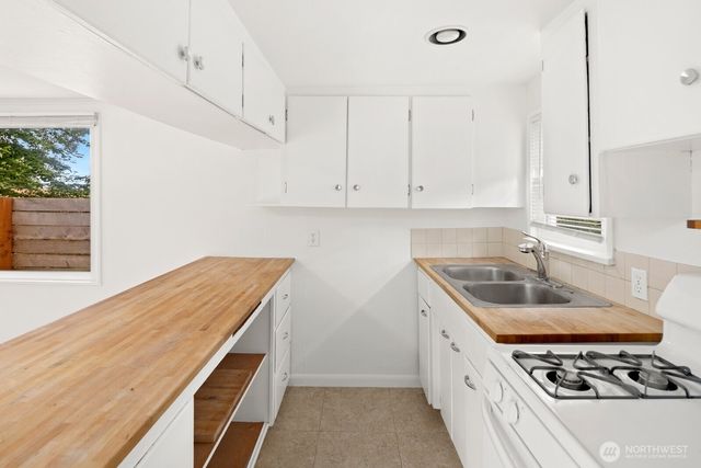 3514 SW 98th St, Seattle, WA 98126