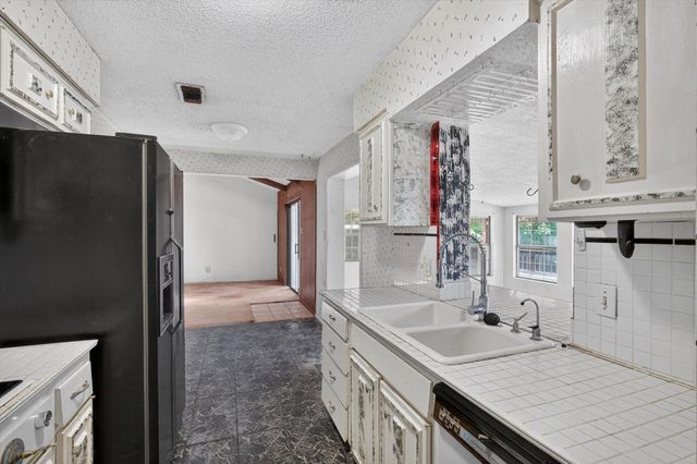 2512 Bent Tree Lane, Arlington, TX 76016