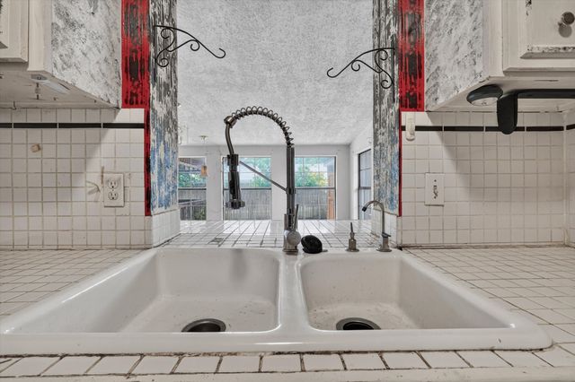 2512 Bent Tree Lane, Arlington, TX 76016
