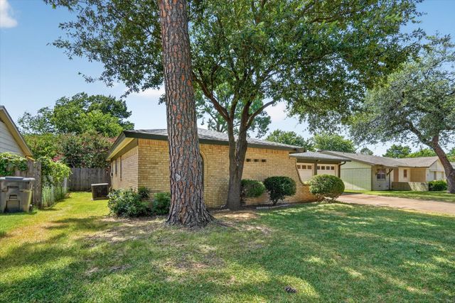 2512 Bent Tree Lane, Arlington, TX 76016