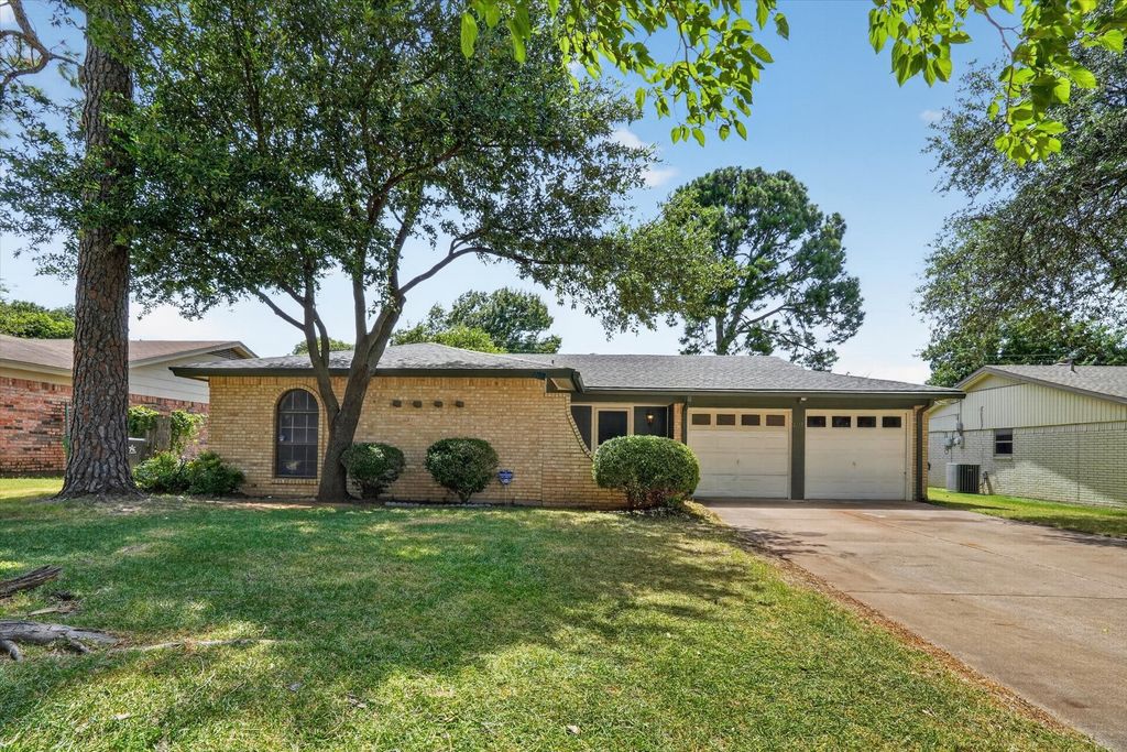 2512 Bent Tree Lane, Arlington, TX 76016