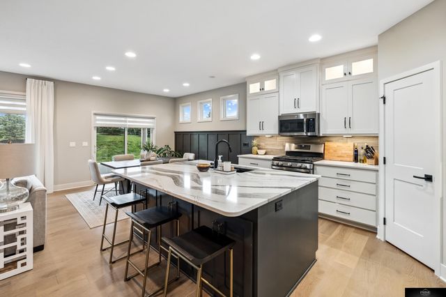 12651 sherman Plaza, Omaha, NE 68138