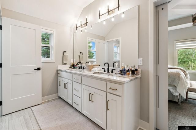 12651 sherman Plaza, Omaha, NE 68138