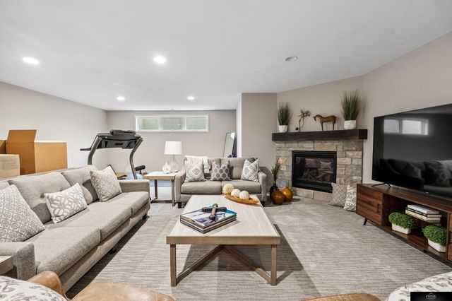 12651 sherman Plaza, Omaha, NE 68138