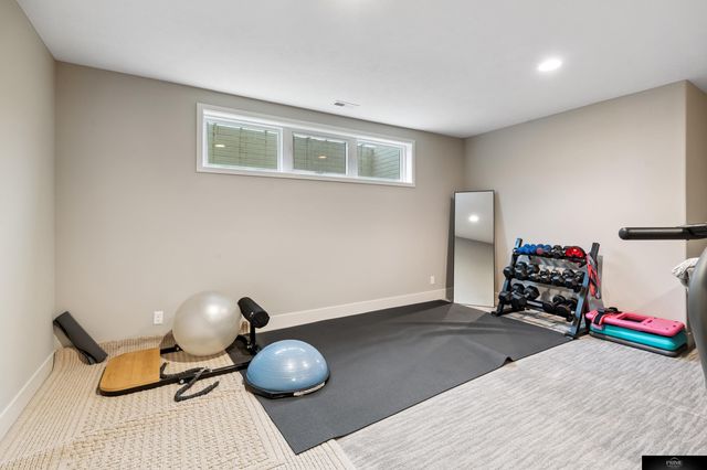 12651 sherman Plaza, Omaha, NE 68138