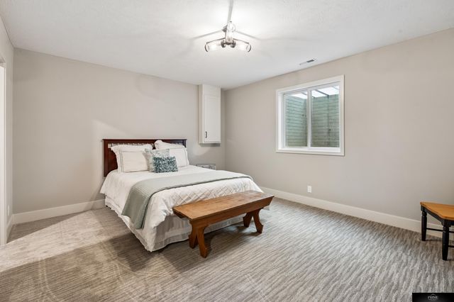 12651 sherman Plaza, Omaha, NE 68138