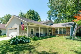 6 S DEERPATH Drive, Vernon Hills, IL 60061