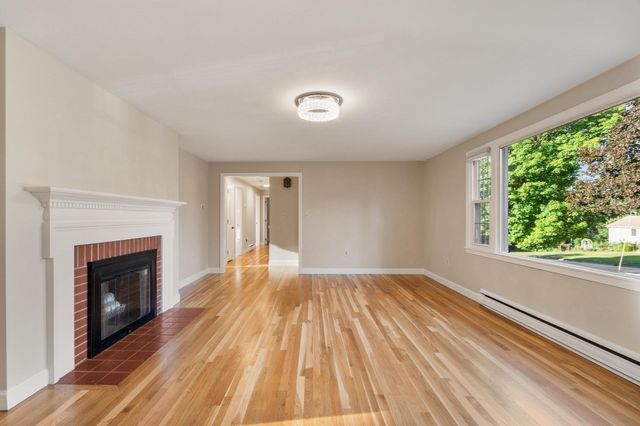 2 Dorset Circle, Andover, MA 01810