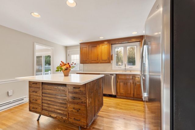 2 Dorset Circle, Andover, MA 01810
