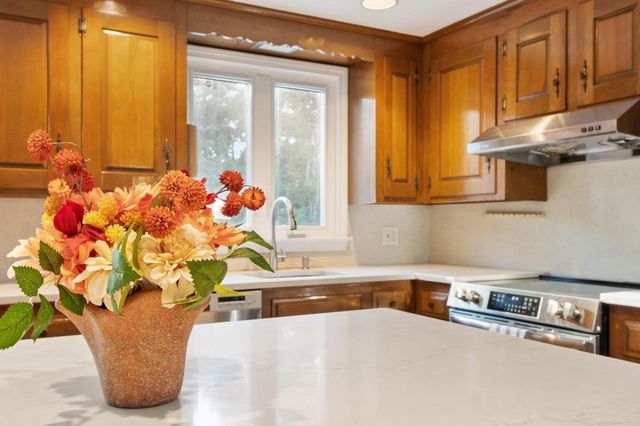2 Dorset Circle, Andover, MA 01810