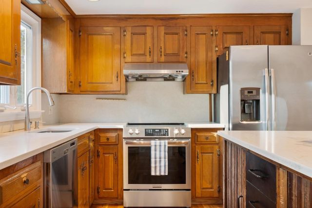 2 Dorset Circle, Andover, MA 01810