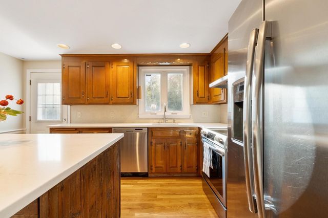 2 Dorset Circle, Andover, MA 01810