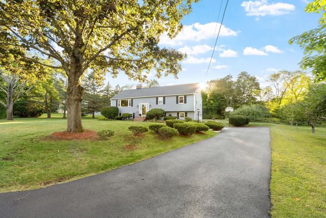2 Dorset Circle, Andover, MA 01810
