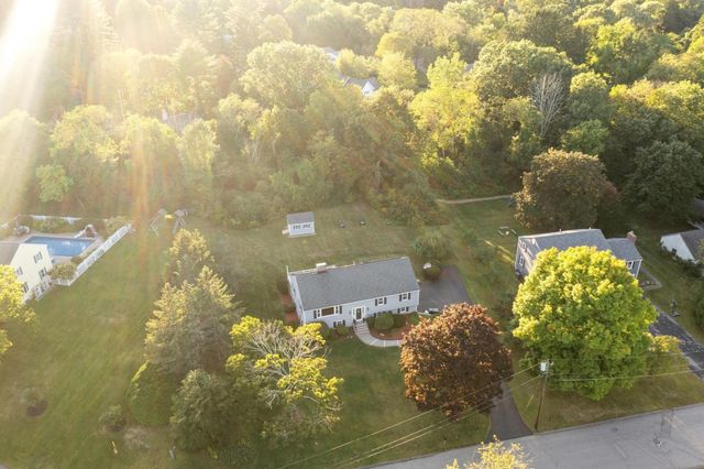 2 Dorset Circle, Andover, MA 01810