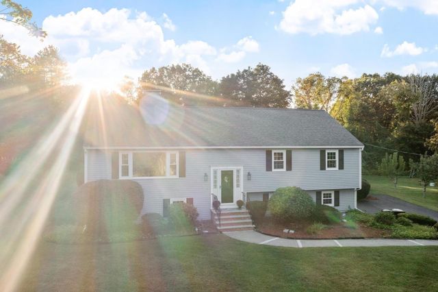 2 Dorset Circle, Andover, MA 01810
