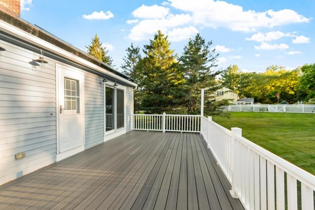 2 Dorset Circle, Andover, MA 01810