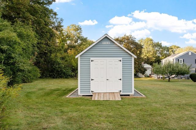 2 Dorset Circle, Andover, MA 01810