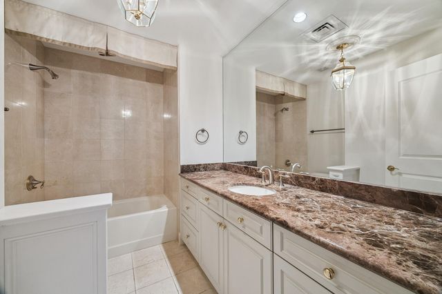 1100 Uptown Park Boulevard 102, Houston, TX 77056