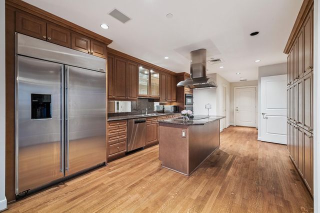 1100 Uptown Park Boulevard 102, Houston, TX 77056