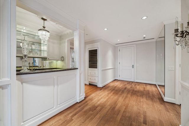 1100 Uptown Park Boulevard 102, Houston, TX 77056