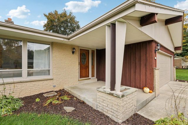 5503 W Silverleaf LANE, Brown Deer, WI 53223