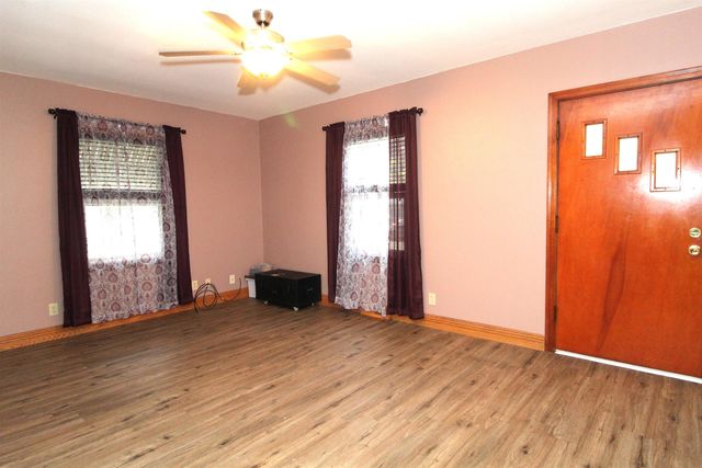 1166 Easton Avenue, Waterloo, IA 50702