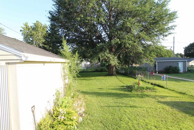 1166 Easton Avenue, Waterloo, IA 50702
