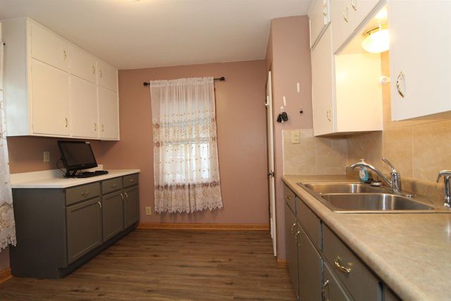 1166 Easton Avenue, Waterloo, IA 50702