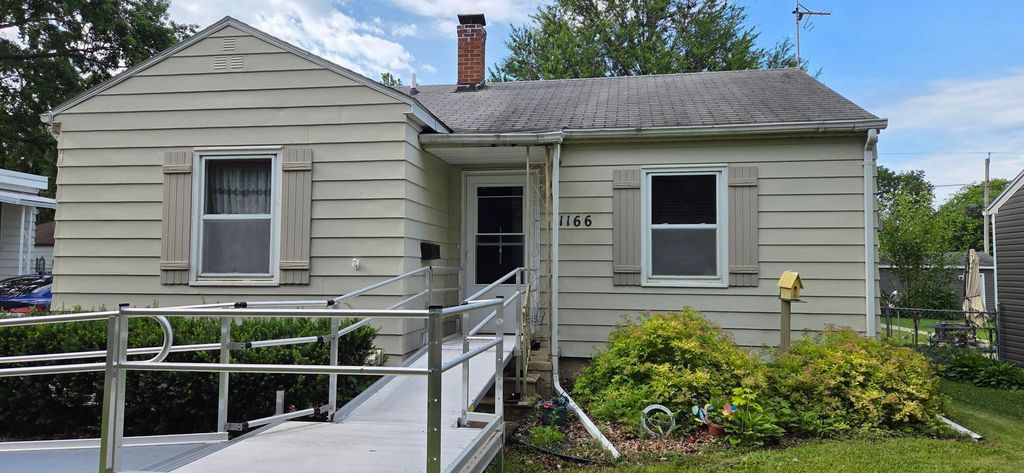 1166 Easton Avenue, Waterloo, IA 50702