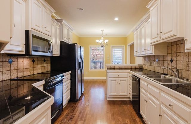 17 Glasgow Court, Little Rock, AR 72211