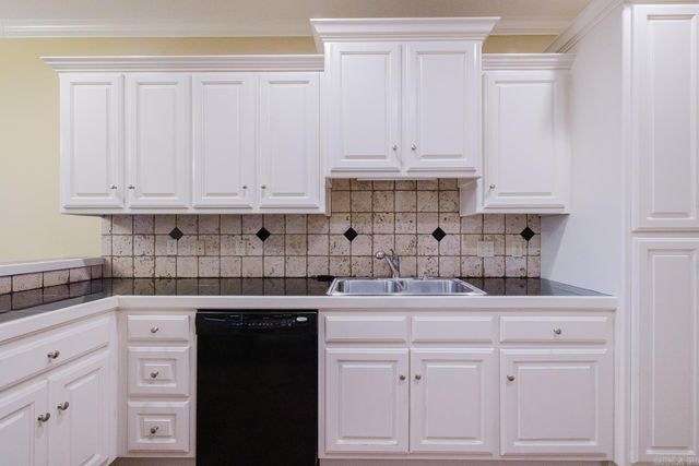 17 Glasgow Court, Little Rock, AR 72211