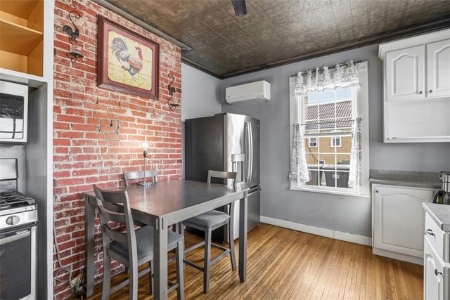 4000 Brownsville Rd, Brentwood, PA 15227