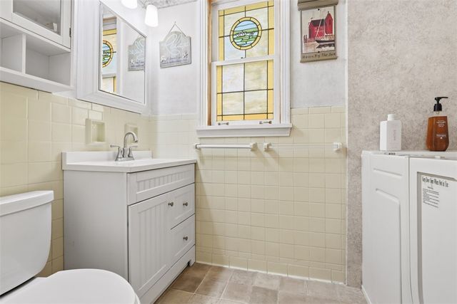 4000 Brownsville Rd, Brentwood, PA 15227