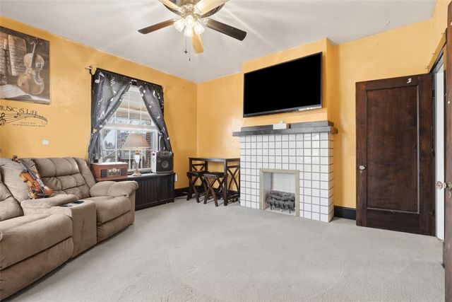 4000 Brownsville Rd, Brentwood, PA 15227