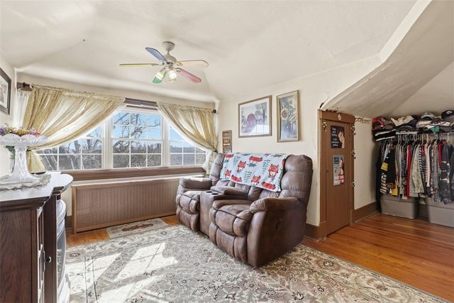 4000 Brownsville Rd, Brentwood, PA 15227