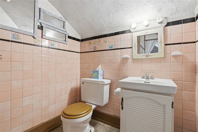 4000 Brownsville Rd, Brentwood, PA 15227