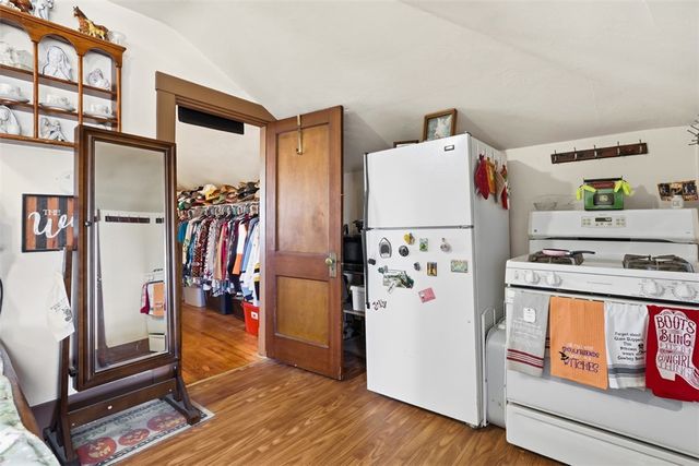 4000 Brownsville Rd, Brentwood, PA 15227