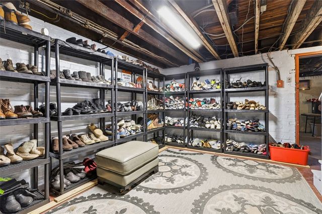 4000 Brownsville Rd, Brentwood, PA 15227