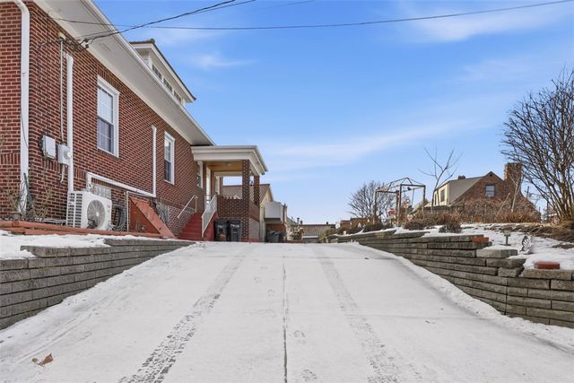 4000 Brownsville Rd, Brentwood, PA 15227