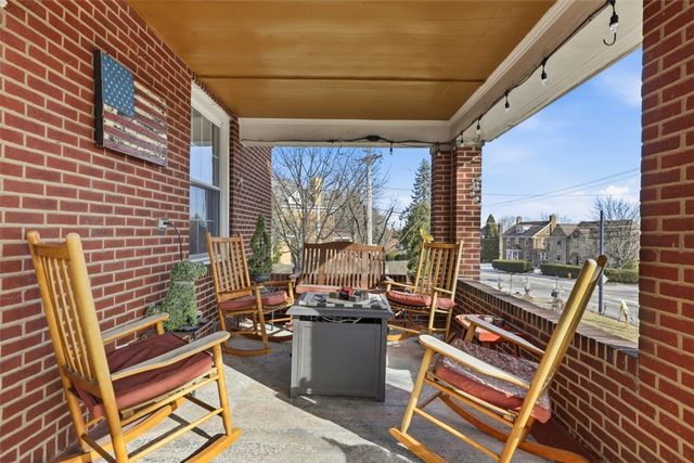 4000 Brownsville Rd, Brentwood, PA 15227