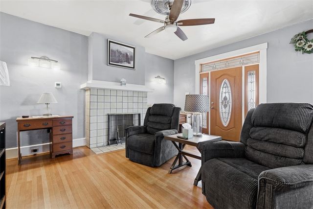 4000 Brownsville Rd, Brentwood, PA 15227