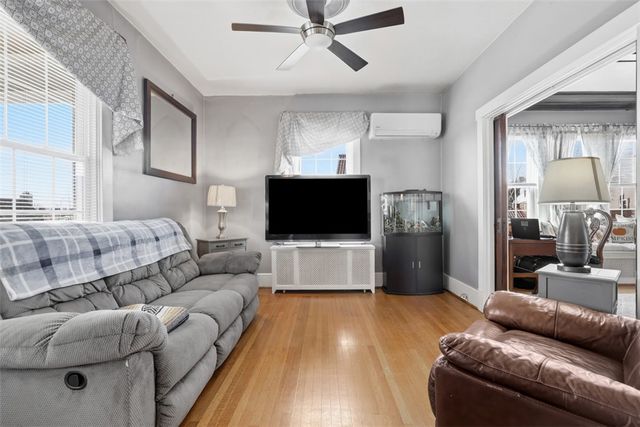 4000 Brownsville Rd, Brentwood, PA 15227