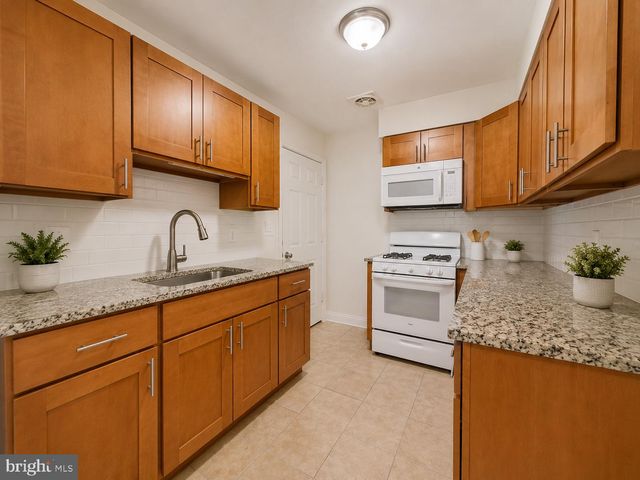 2041 N 15TH ST, Philadelphia, PA 19121