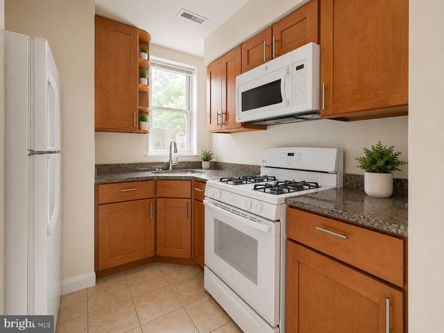 2041 N 15TH ST, Philadelphia, PA 19121
