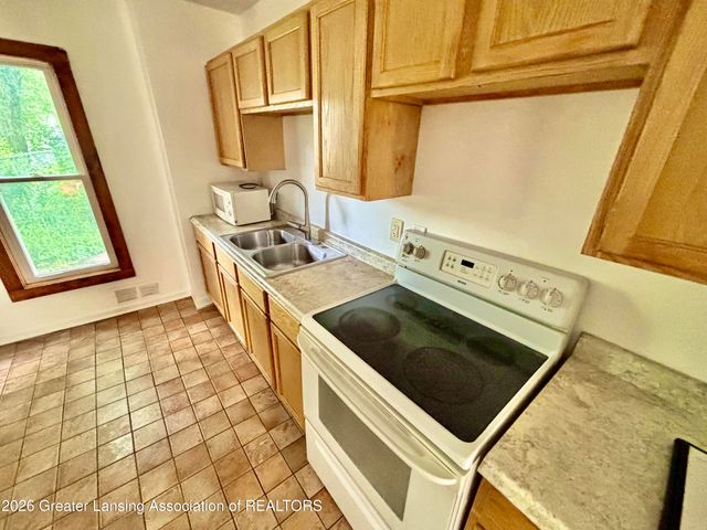 1143 Farrand Street, Lansing, MI 48906