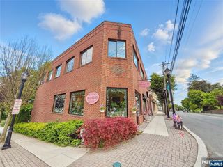 852 Kinderkamack, River Edge, NJ 07661