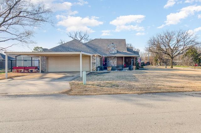 622 Brockett Street, Aubrey, TX 76227